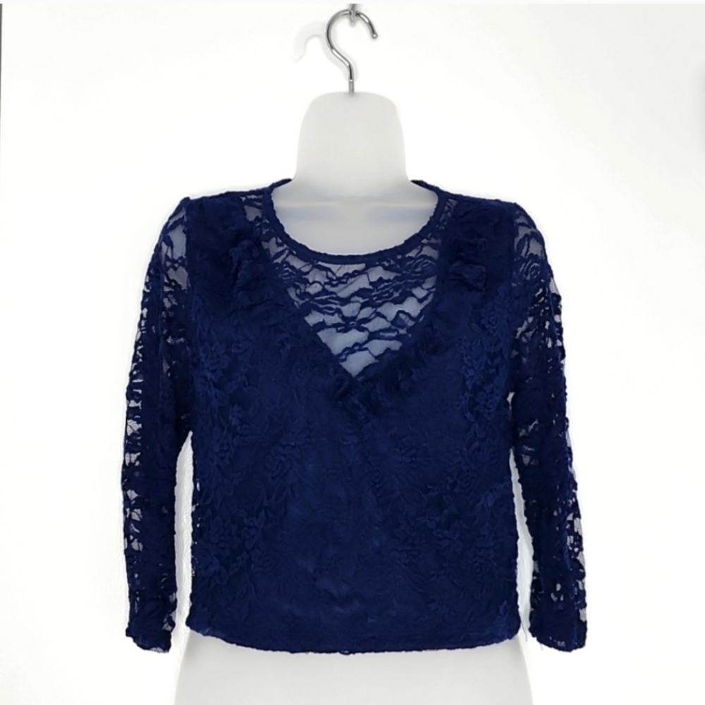 Navy crop lace top, with 3/4 sleeves new without tags🔥 5/$25 Bundle Sale 🔥